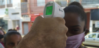 Poucas lojas fazem medição de temperatura em Itaúna