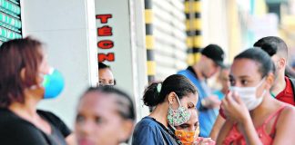 Excesso de calor não diminui os riscos de covid-19, tampouco isenta as pessoas dos cuidados