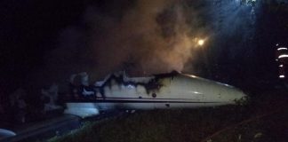 Avião de pequeno porte cai próximo a MG-050