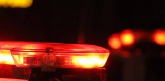 Motorista fica preso às ferragens ao capotar caminhão na “Prainha”