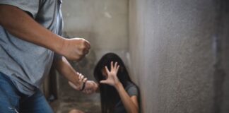 Homem espanca mulher, vai para culto e é preso no bairro Vitória