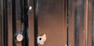 Desconhecido descarrega revolver em portão de residência no 3 Marias