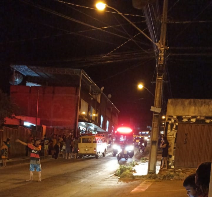 colisão carro e bicicleta fere garoto