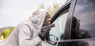 Carro roubado no Garcias é recuperado no bairro Aeroporto Dois