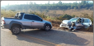 Colisão frontal entre veículos na MG 431 deixou 3 feridos e trânsito complicado no local (vídeo)