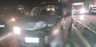 Colisão entre moto e carro tira a vida de uma mulher na MG 050