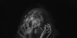 Homem com distúrbios mentais invade loja em Itaúna e se tranca no banheiro