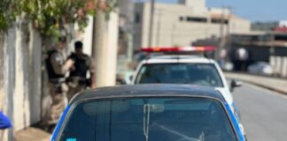 Menor é flagrado em blitz dirigindo carro em pedaços