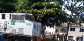 Assista ao momento exato em que trem atinge veiculo no Itaunense (vídeo)