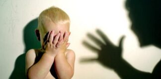 Mãe agride mulher após acusá-la de bater em sua filha em creche de Itaúna