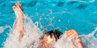 Criança se afoga na piscina de hotel em Itaúna