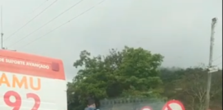 Carro bate em carreta no trevo de Santanense (vídeo)