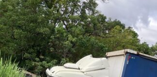 Carreta atinge veículo na MG050 e mulher morre presa às ferragens