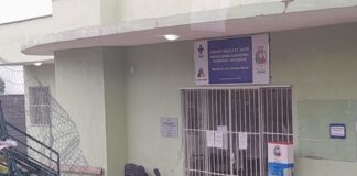 Mulher perde controle da direção e carro atinge ESF do Parque Jardim