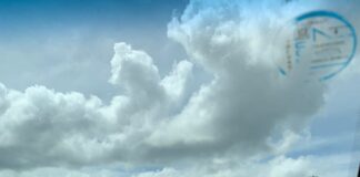 Carro atinge moto ao cruzar MG431 acesso ao Córrego do Soldado