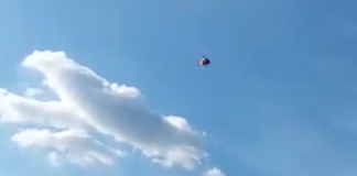 Atualização: Com os braços para fora da janela, mulher bate de frente com carreta na MG 431