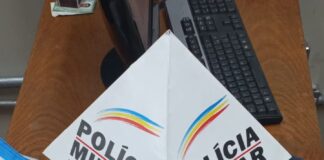 Homem furta maços de cigarro e é preso pela PM