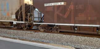 Eixo de locomotiva sai do trilho e trava área central de Itaúna por mais de 3 horas