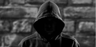 Homens encapuzados disparam contra residência, morador afirmou não saber os motivos