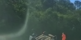 Carro capota na MG 050 entre Itaúna e Divinópolis (vídeo)