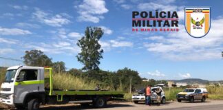 Carro com licença vencida e número do motor adulterados é apreendido em Itaúna, condutor foi preso