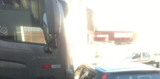 Batida na Jove Soares deixou o trânsito complicado