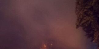 Atualização: Incêndio atinge residência na madrugada desta quarta-feira em Itaúna