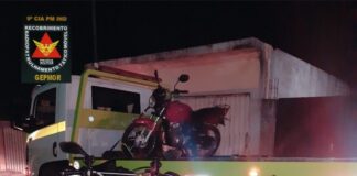 Menor inabilitado é parado pela PM após ser flagrado “cabritando” moto