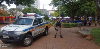 Veículo não respeita sinalização e colide com caminhão no bairro Aeroporto