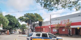Após bater carro no bairro Nogueira Machado motorista foge do hospital Manoel Gonçalves