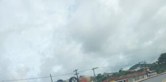 ATUALIZAÇÃO: Carro bate em moto, capota e motorista foge no Padre Eustáquio