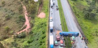 Acidente de Ônibus na BR 381, próximo a Oliveira deixa 18 feridos, uma criança em estado grave
