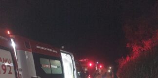 Jovem de 18 anos fica ferida após colidir sua moto com um carro na MG431 região do Calambau