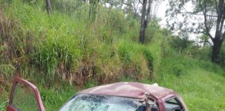 Colisão na MG 050 deixa veículo Gol destruído, passageira confirmou consumo de álcool pelo motorista que atingiu uma Carreta