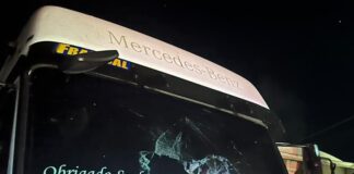 Painel de carreta pega fogo durante a madrugada e mobiliza Corpo de Bombeiros na Vila Mozart