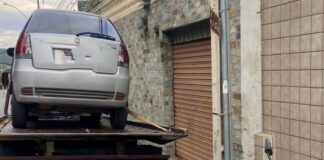 Suspeitos de tráfico de drogas são presos com 9 barras de maconha