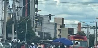 Acidente na Avenida Jove Soares pode ter se originado em discussão de trânsito; homem de 29 anos está com morte cerebral