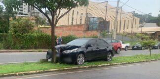 Atualização: Acidente na Av. JK: Após colisão, motorista não puxa freio de mão e carro desce descontrolado