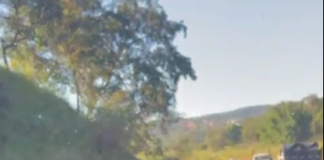 Acidente na MG431, carro capota na curva do “S” (vídeo)