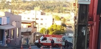 Acidente envolvendo uma motocicleta e um cliclista deixa dois feridos no Parque Jardim