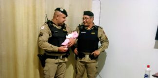 Policiais Militares de Itaúna realizam heroico salvamento de bebê engasgada