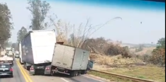 Carreta e caminhão colidem na MG 050 próximo ao Modal entre Itaúna e Azurita