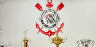 Atleta de projeto Tropical, Vinícius César, assina contrato com o Corinthians