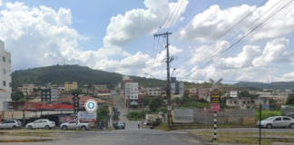 Colisão entre carro e trem deixa feridos leves em Itaúna