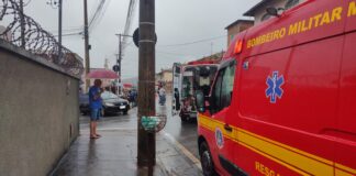 Acidente em Itaúna deixa quatro feridos após colisão entre carro e moto