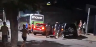 Carro em alta velocidade atinge outros 4 no Lourdes (vídeos)