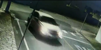 ATUALIZAÇÃO: PM confirma informações populares de que carro atingiu moto e fugiu da cena do acidente