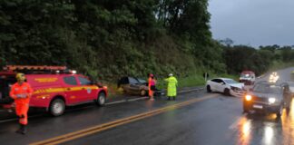 Acidente entre dois carros deixa três feridos na MG-050 em Itaúna
