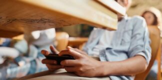 Educação diz que “serão consideradas particularidades locais” para restringir uso de celulares nas escolas”