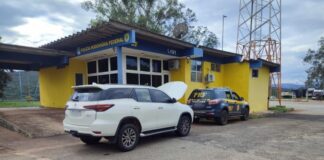 PRF apreende carro clonado e prende homem na BR-381 em Itatiaiuçu